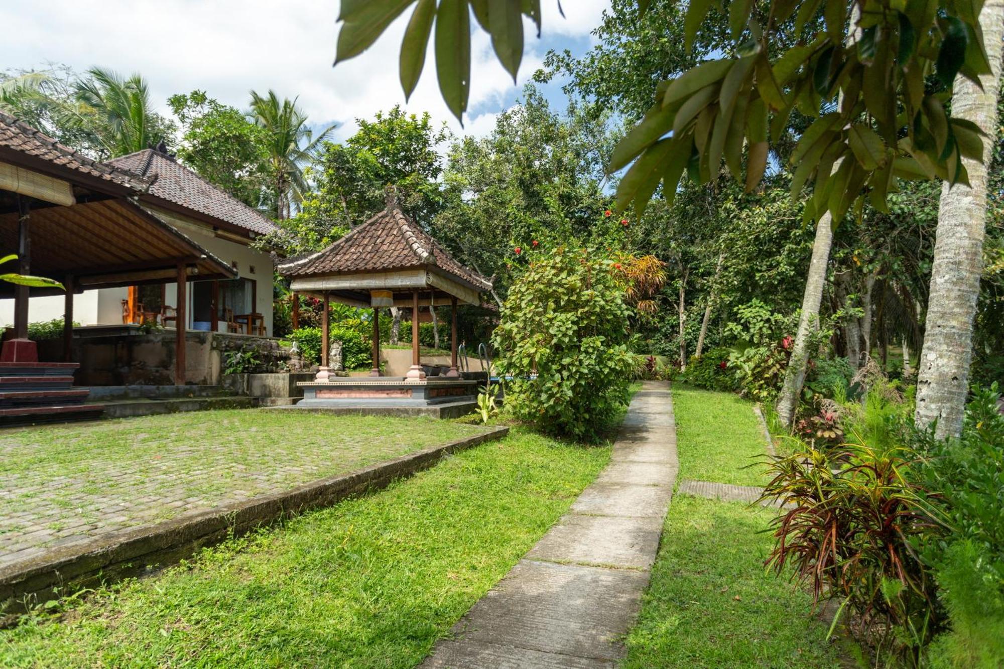 Pondok Hari Baik Balian Buitenkant foto